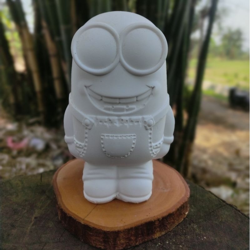 patung celengan edukasi lukis minion