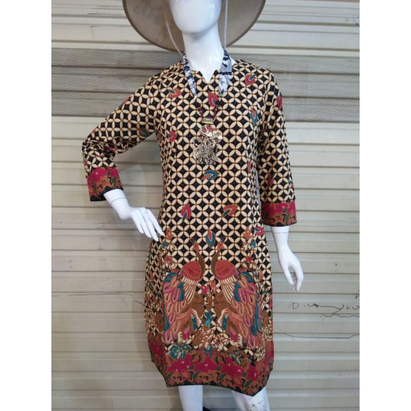 Batik Tunik QistinaBatik bahan katun motif Kawung merak