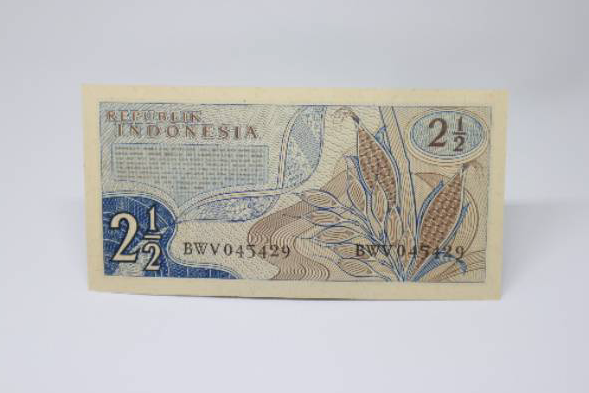 ➶⁎✶ Uang Kuno 2 1/2 Rupiah Sandang Pangan 1961