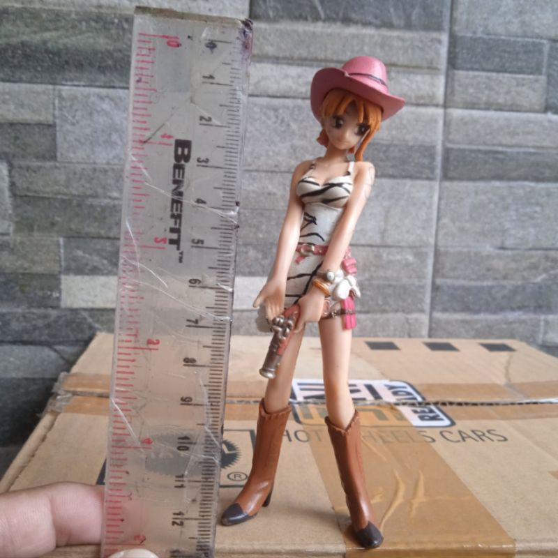 action figure figur Nami one piece dx girls snap collection kws