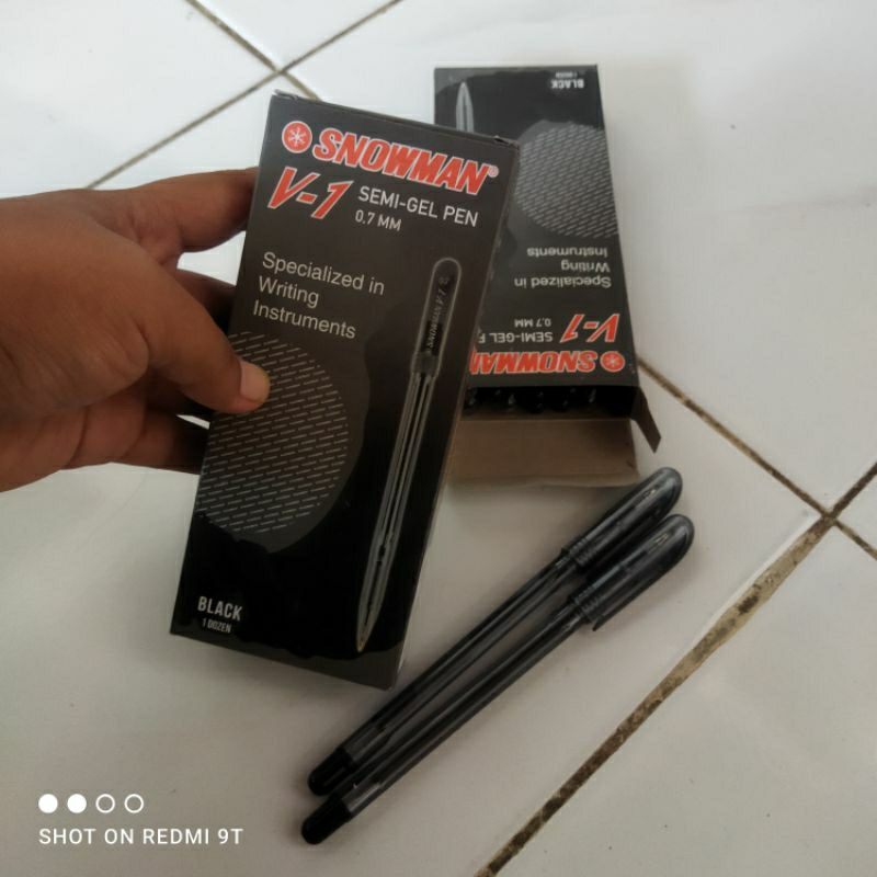 

PULPEN SNOWMAN V-1/ HITAM/TAJAM