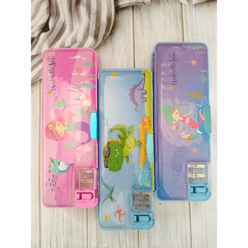 

PC MAGNET KARAKTER JC-19 2 PINTU TERDAPAT RAUTAN