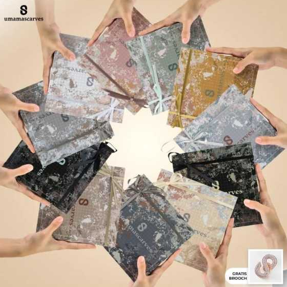 UMAMA SCARF BOX + BROOCH 4
