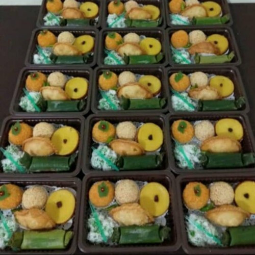 

kue kotak isi 8 kue enak termurah snack box