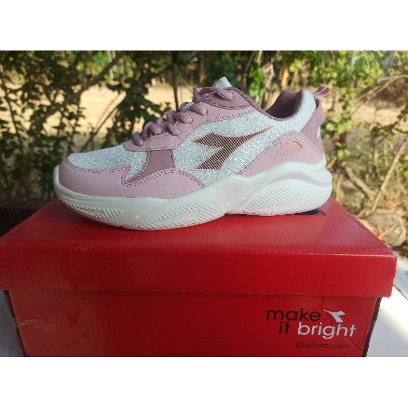 diadora womens size 37
