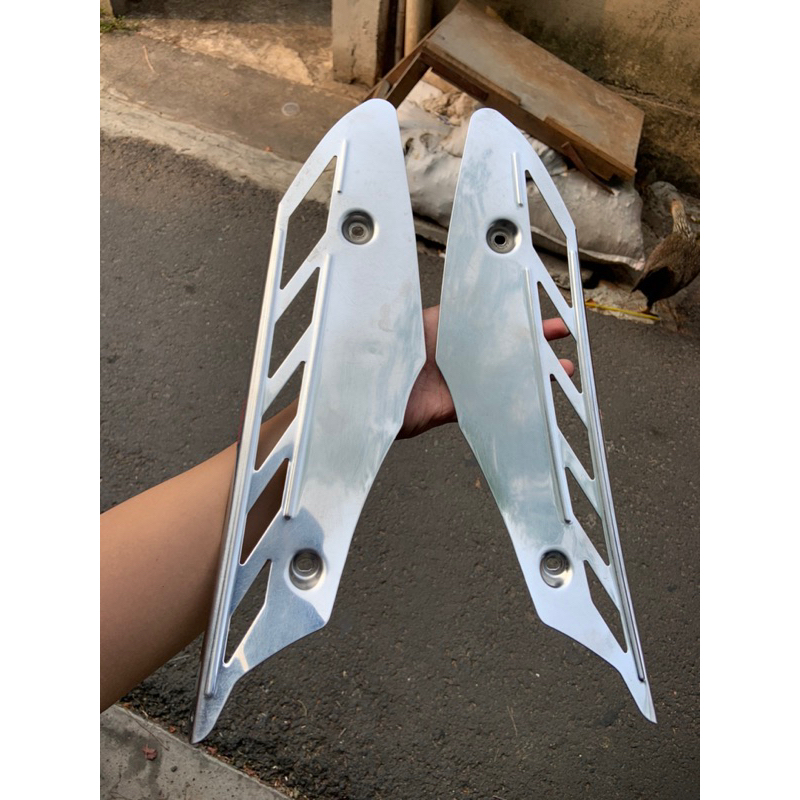 Cover list garnis garnis accesories asesoris bordes bawah injekan pijakan kaki yamaha mio sporty mio