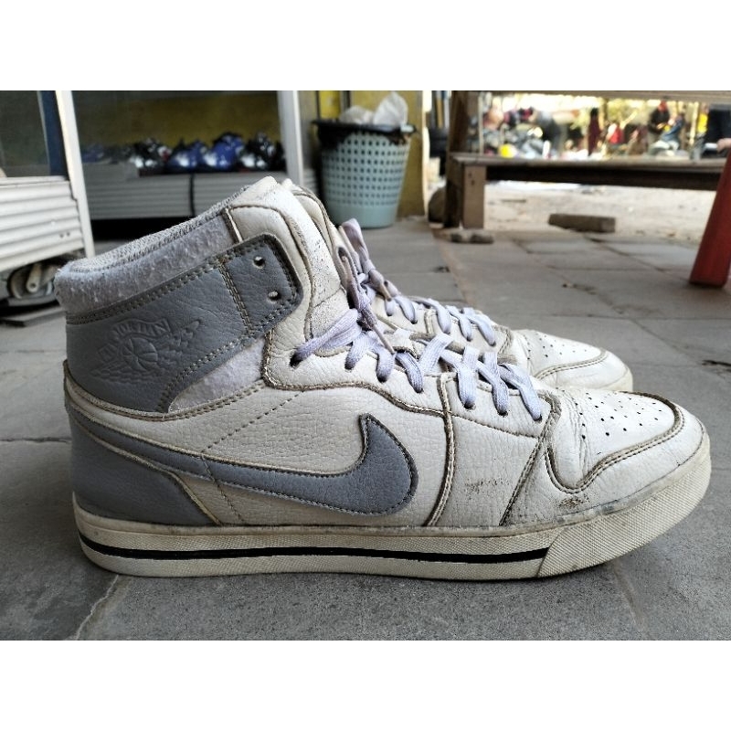 sepatu semi boot Nike 42 second