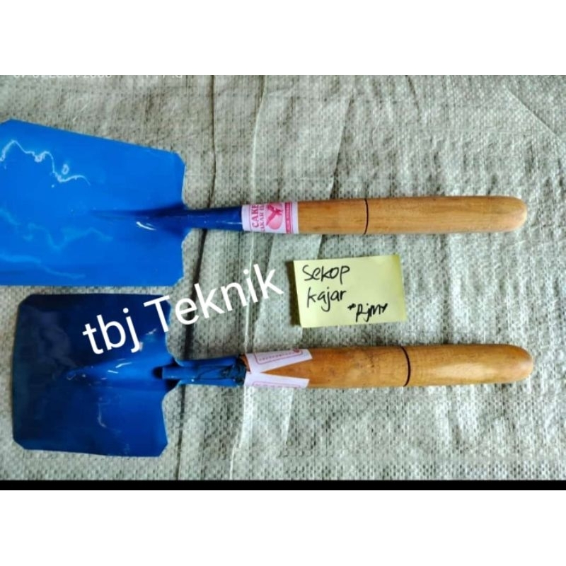 sekop kecil alat perkebunan