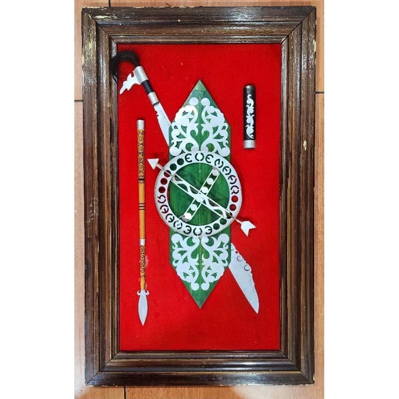 Hiasan Kerajinan Tangan Antik Kalimantan