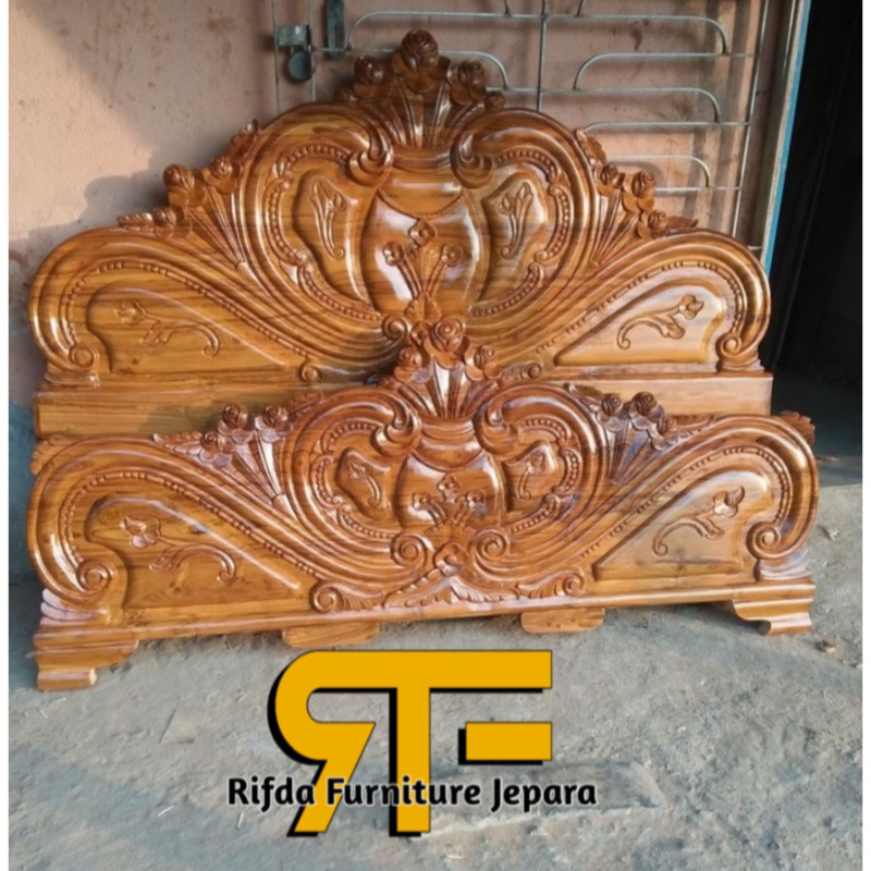 Dipan tempat tidur ukir pot bunga kayu jati solid