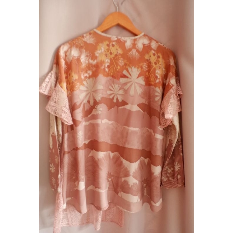 Preloved RiaMiranda Collete Top