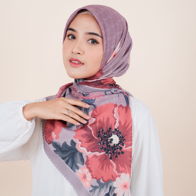 Hijab laser cut segi empat print motif Hikiva Naila warna Merah
