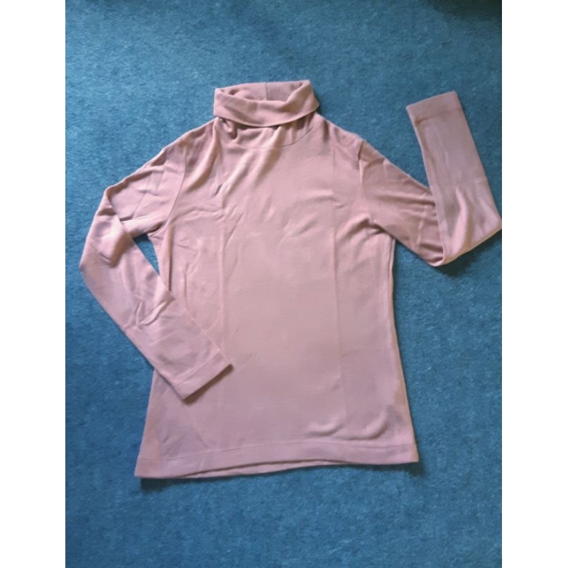 Preloved Turtle Neck Cewek Uniqlo