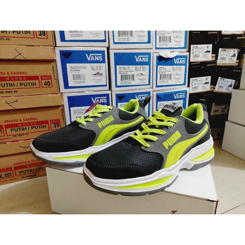 SEPATU RUNNING //MIZUNO