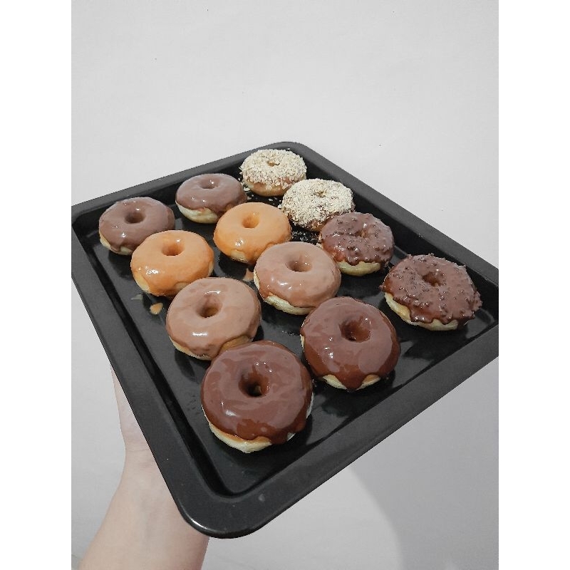 

DONAT CALLEBAUT DARK CHOCO - MELTED CHOCOLATE DONUTS