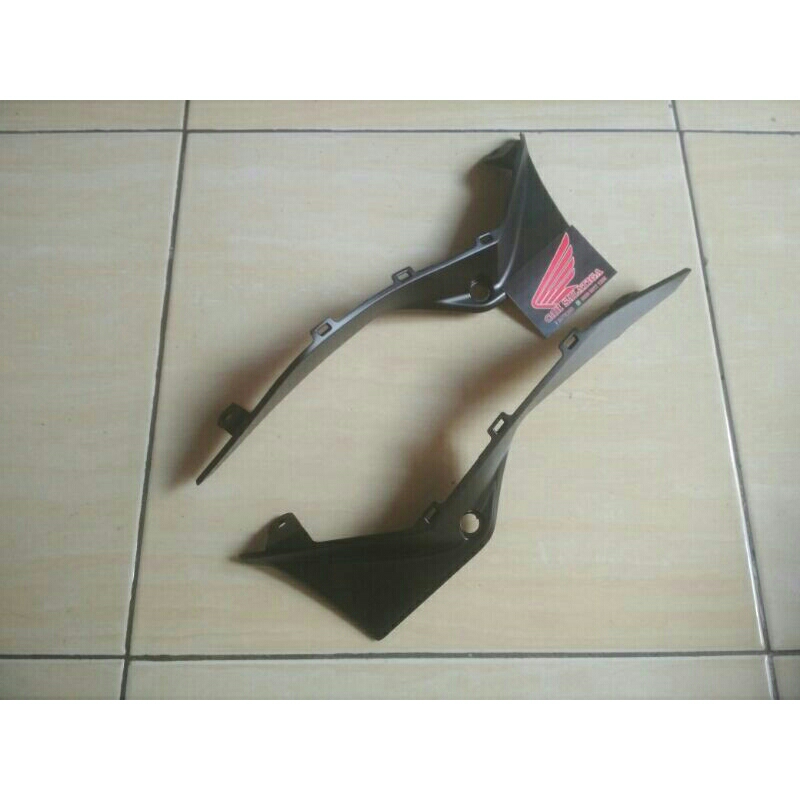 Panel sayap tangki Kana kiri hitam dop cb 150 r new V3 2018~2020