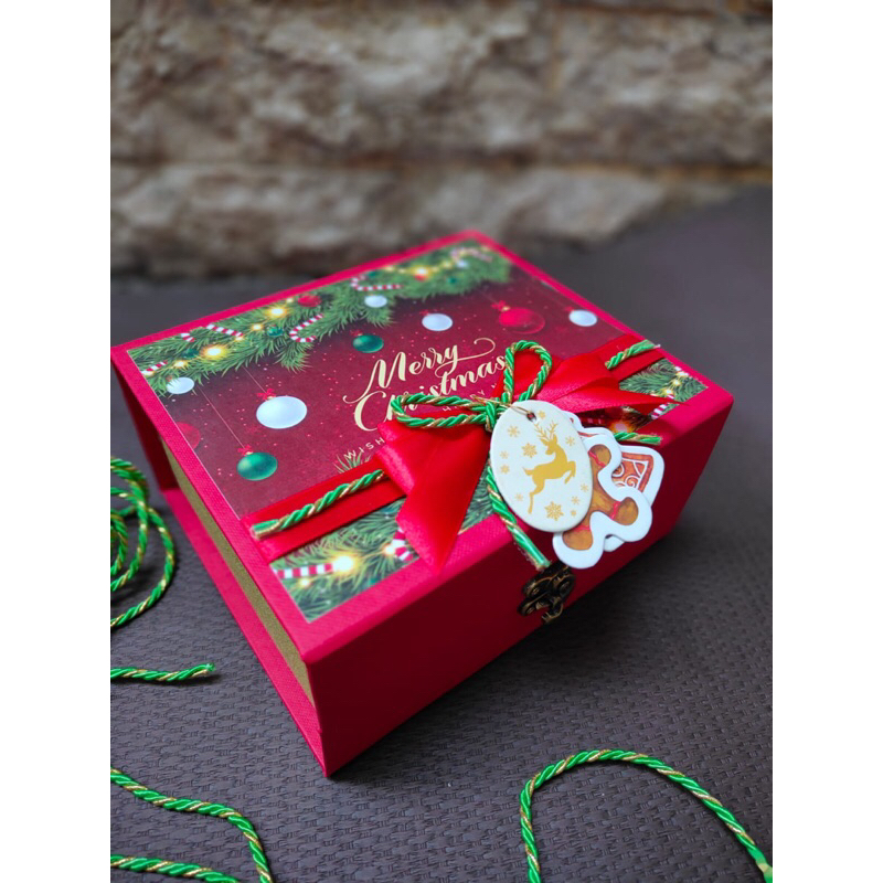 

Packaging Hampers Kotak Hardbox Christmas Natal 17,5x15,5x8cm - Merah/Gold (tanpa toples)