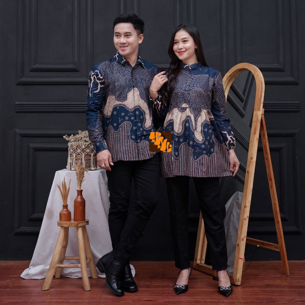 BATIK COUPLE KEMEJA BATIK LENGAN PANJANG DAN ATASAN BATIK WANITA TUNIK LENGAN BALON MOTIF AKAR NAVY