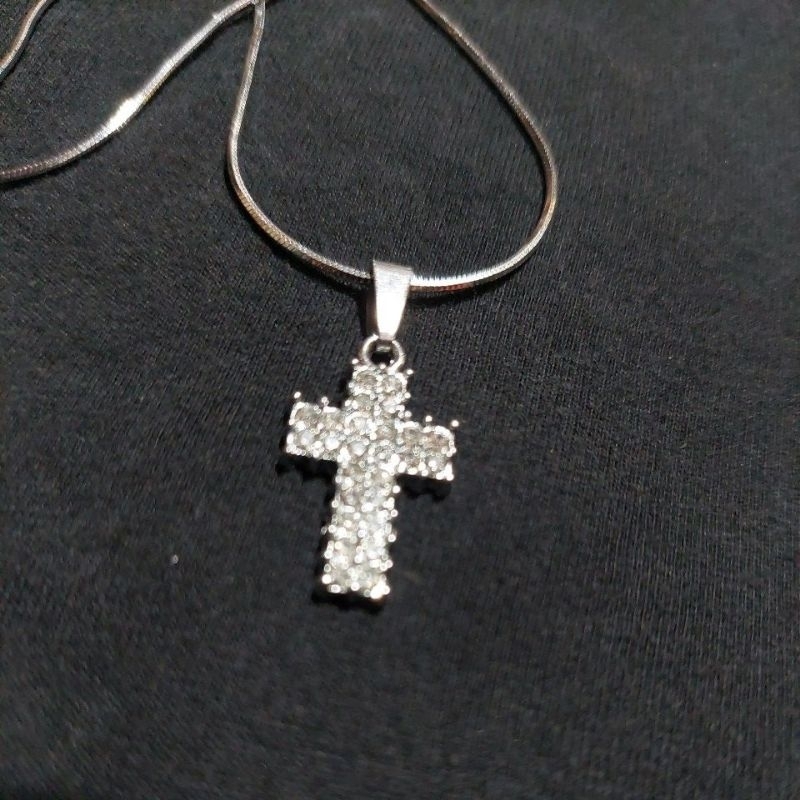 kalung salib cewek kristen katolik