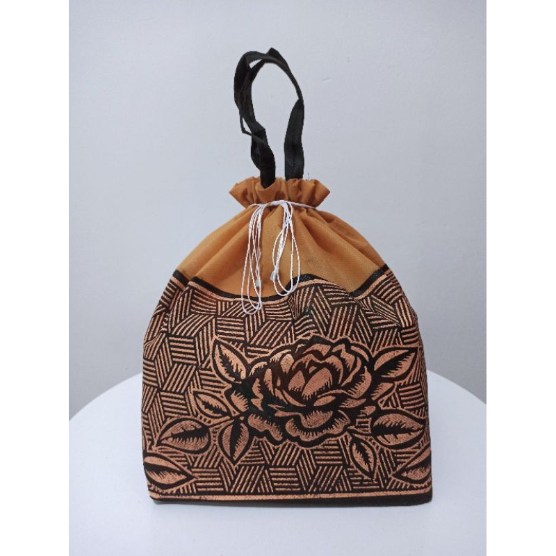 

1 Lusin isi 12pcs Tas Hajatan Serut Motif ukuran 22x22 cm/Tas box/Tas nasi/Tas hajatan/Tas berkatan/Tas tahlilan/Tas aqiqah/Tas nikahan/Goodie bag