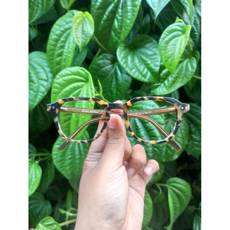 kacamata vintage merk Illustro Eyewear