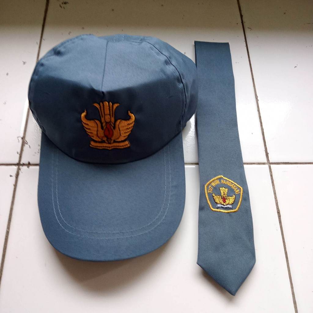 TOPI DASI SMA