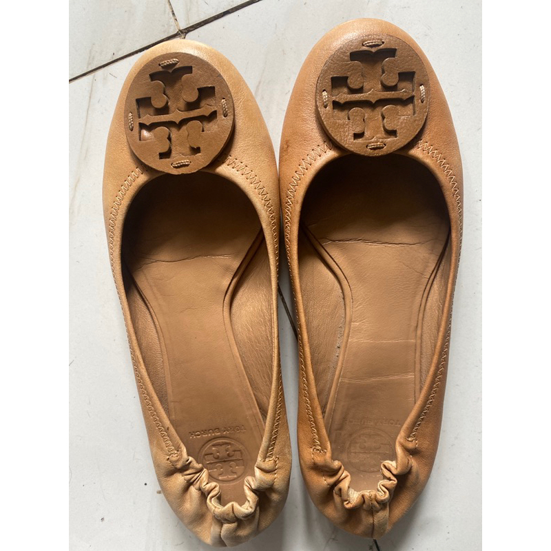 flat shoes Tory Burch bahan kulit warna coksu size40-41 insole 25-26