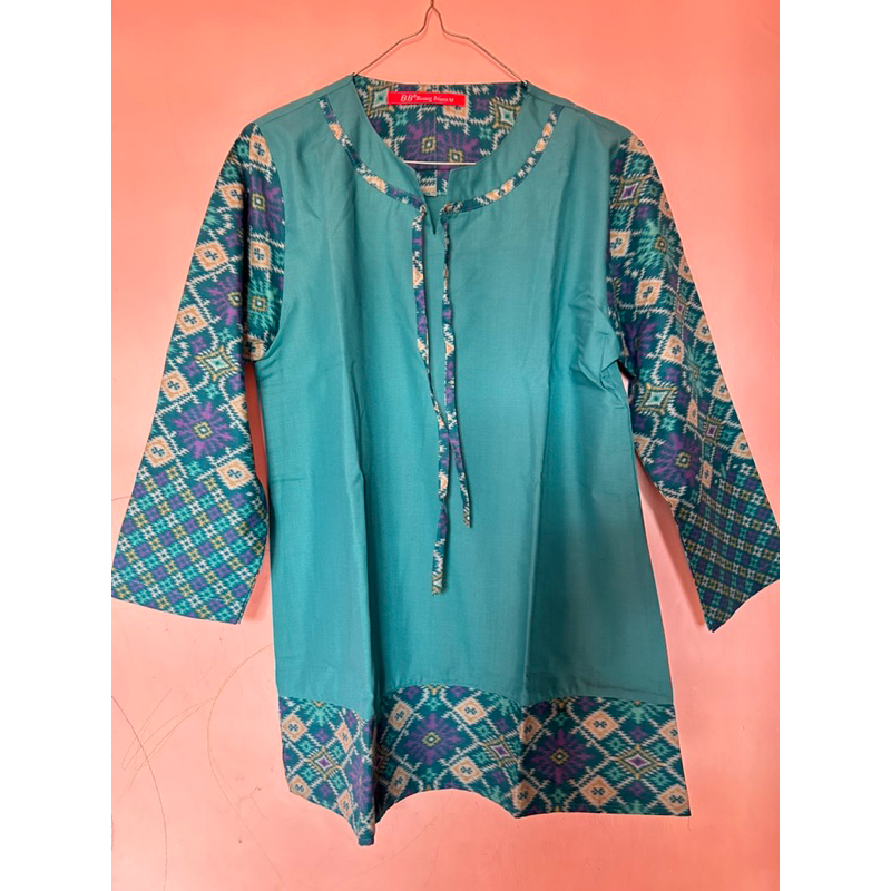 blus lengan 3/4 hijau tosca gelap