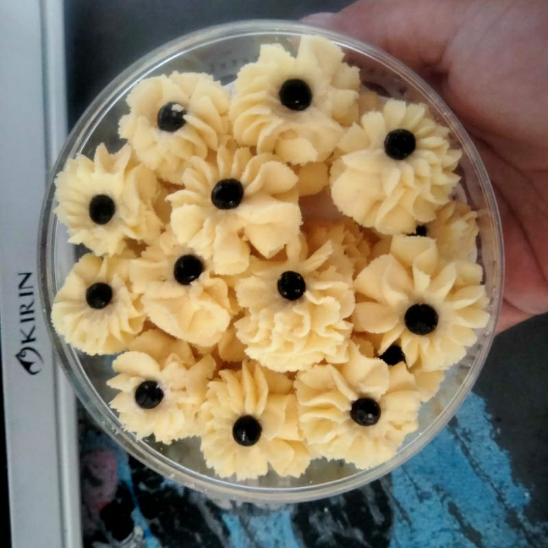 

kue semprit/kue lebaran/kue kering (250gram atau 1/4kg)