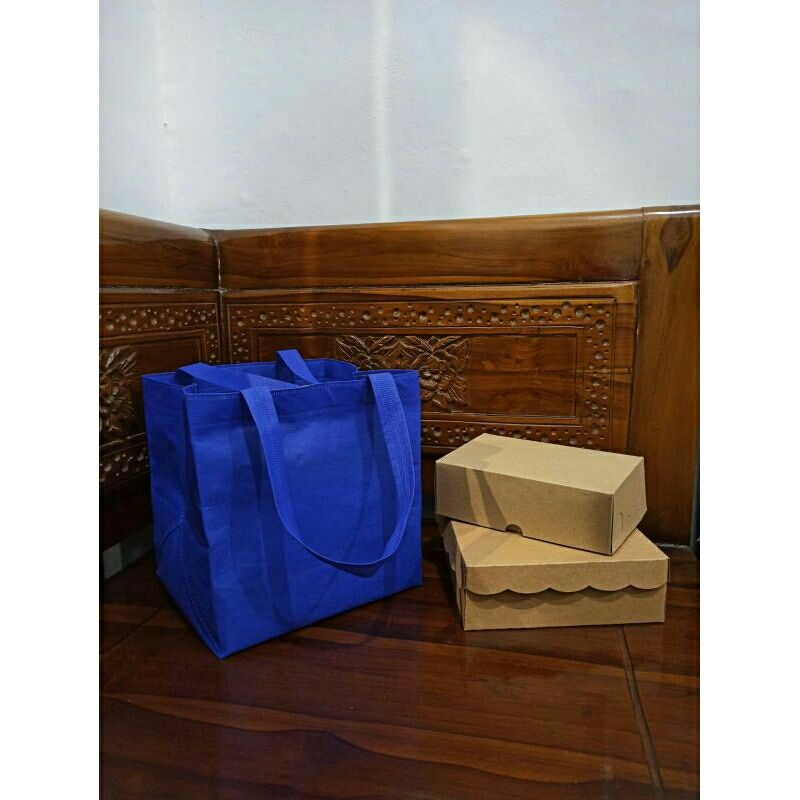 

Tas hajatan ukuran 22 cm x 22 cm tinggi 25 cm tas kado