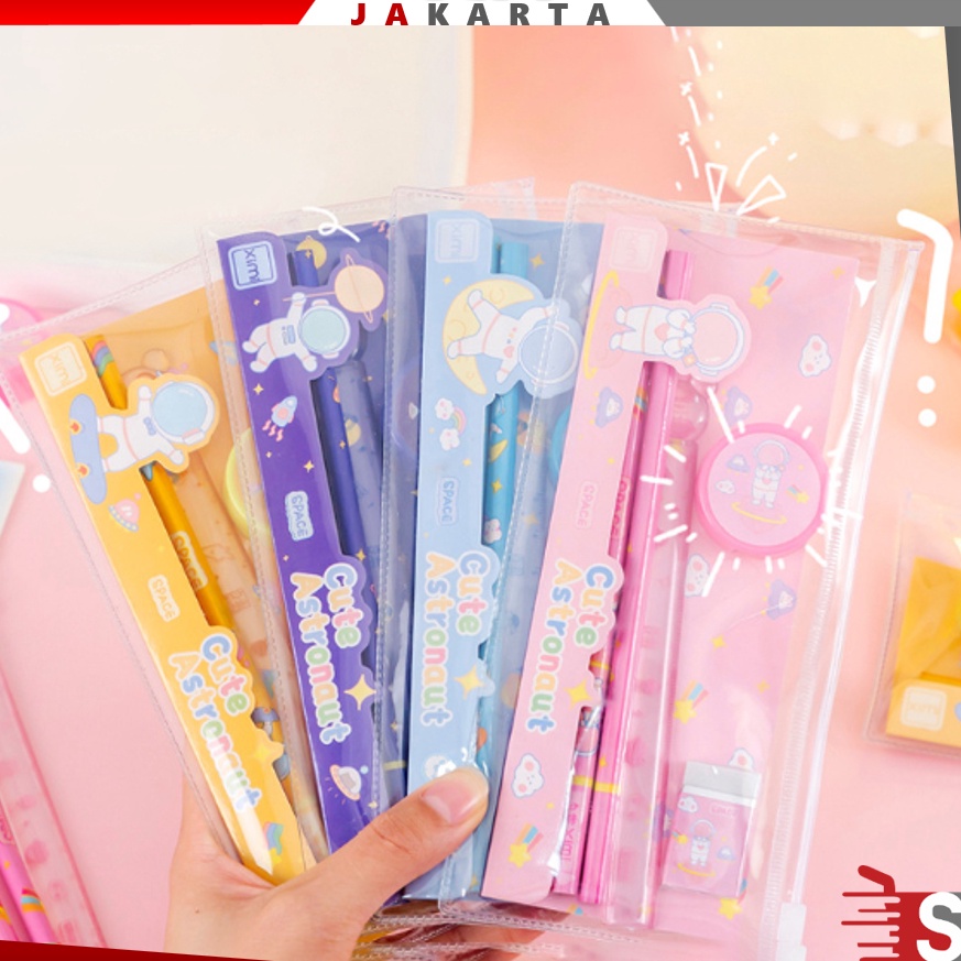 

Baru OSM JKT S5942 Alat Tulis Set Mini Stationary / Set Alat Tulis 5 In 1 Karakter / Warna-Warni Astronot Stationary / Set Alat Tulis