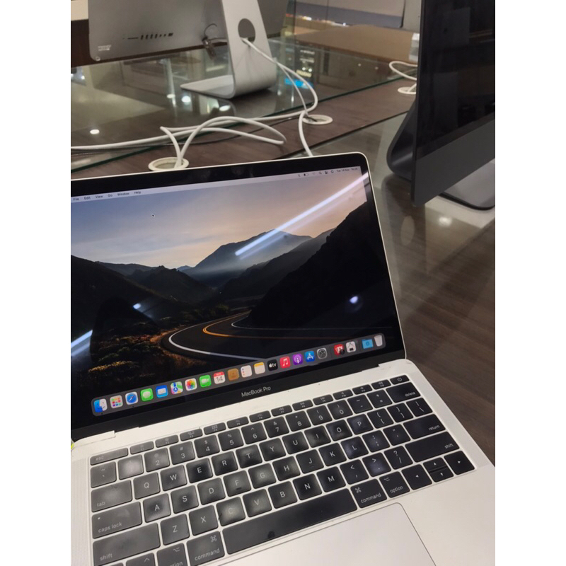 MURAH SECOND Macbook Pro non touchbar 2017 Ci5 2.3 8/256Gb Grade A