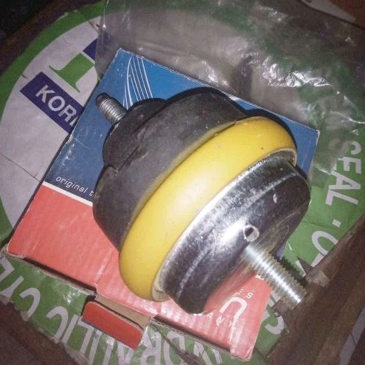 engine mounting kanan atas peugeot 406