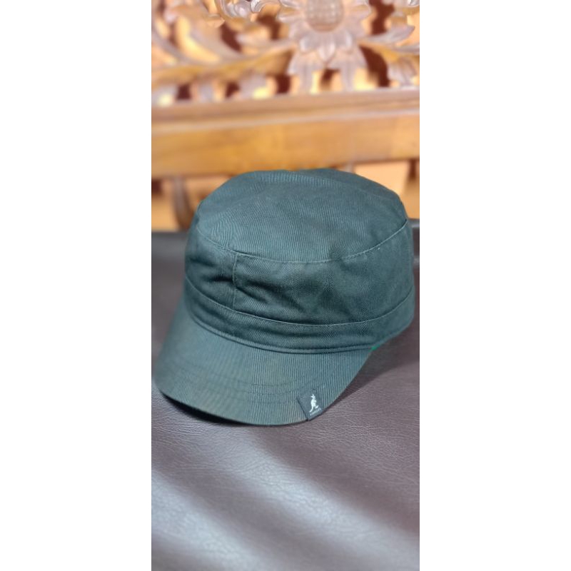 kangol komando like new