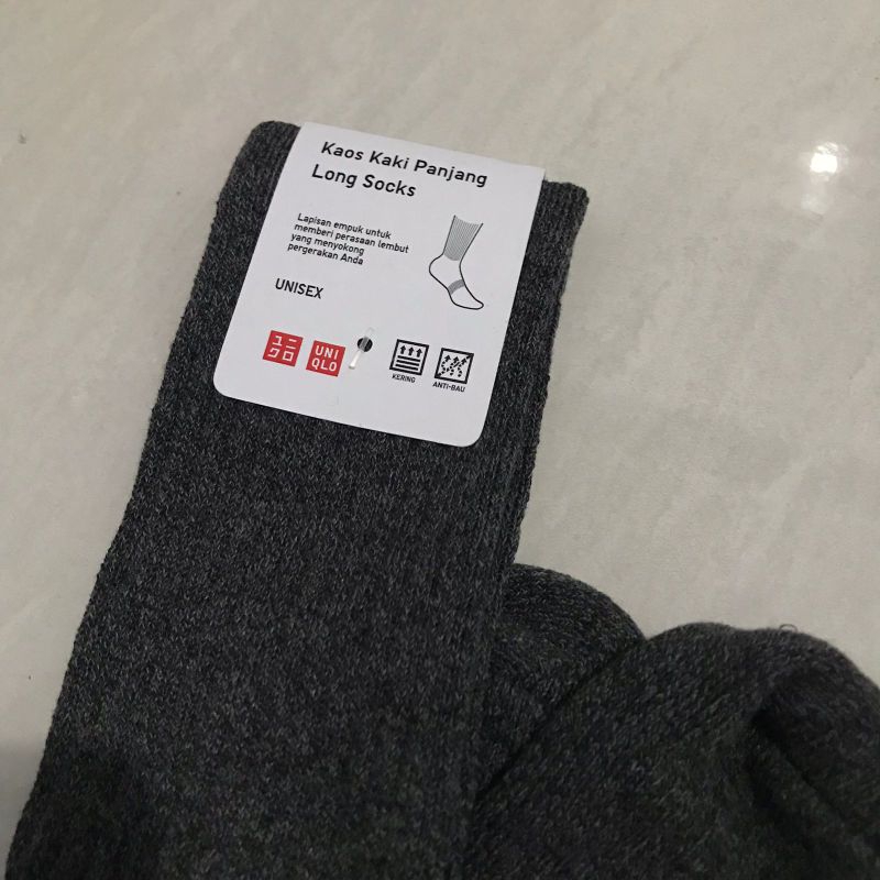 kaos kaki UNIQLO