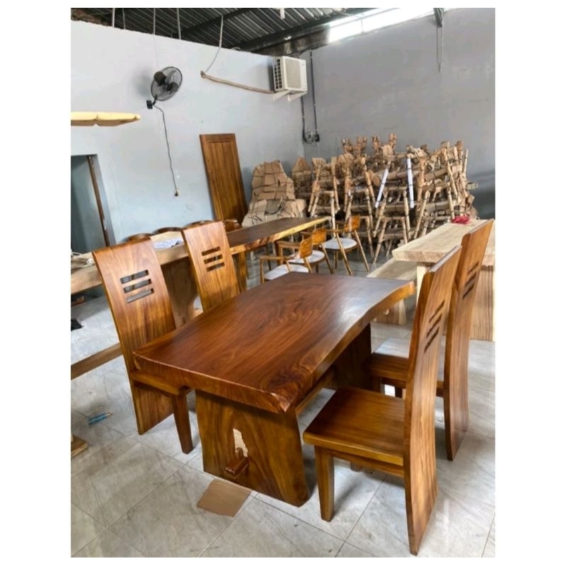 MEJA MAKAN 4 KURSI KAYU TREMBESI FINISHING