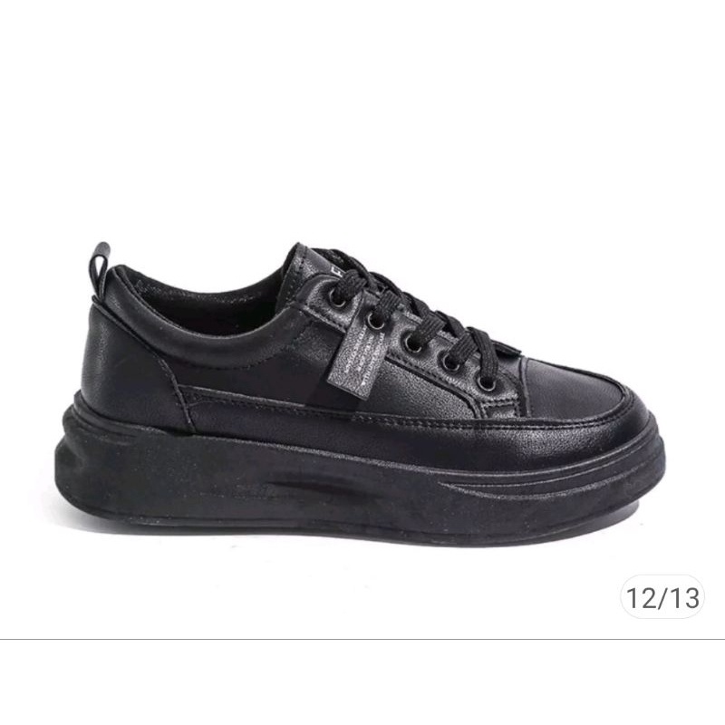 Original SOVELA Sepatu Sneakers Simpel Polos Putih Hitam Wanita ?