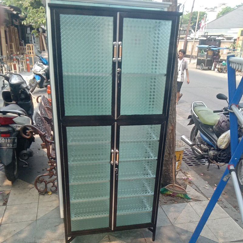 Rak sepatu+tempat helm aluminium kaca murah