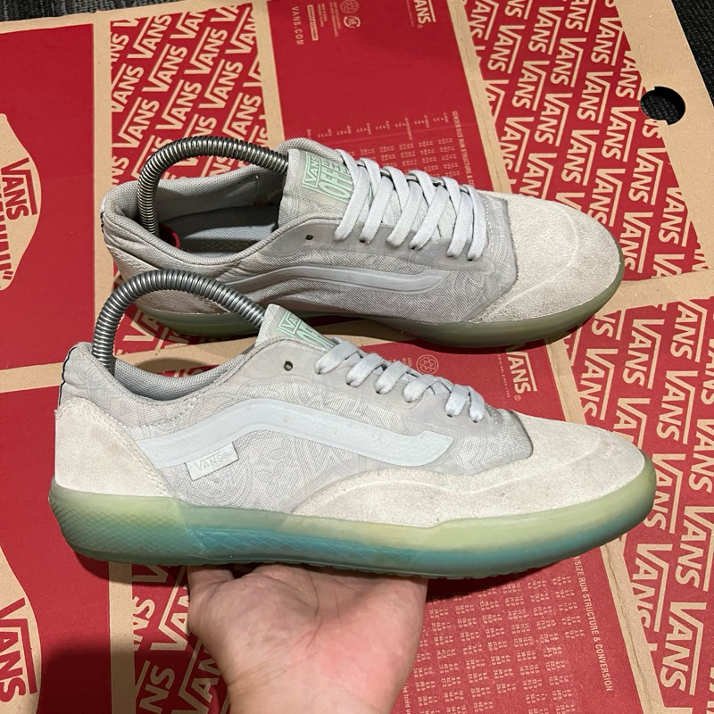 Vans AVE Pro x Beatrice Domond Bone