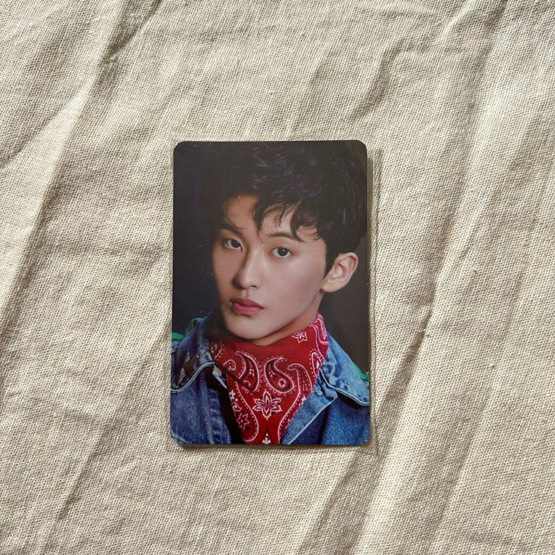 [BOOKED] MARK AIRPODS SUPERM SLAYER