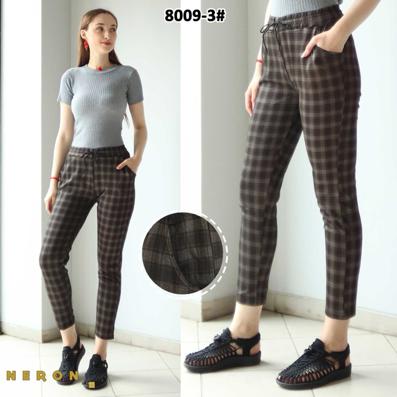 CELANA NERON MOTIF KOTAK