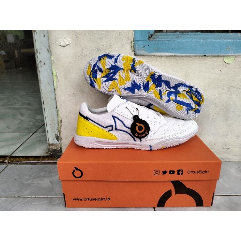 Sepatu Futsal Ortuseight Jogosala putih