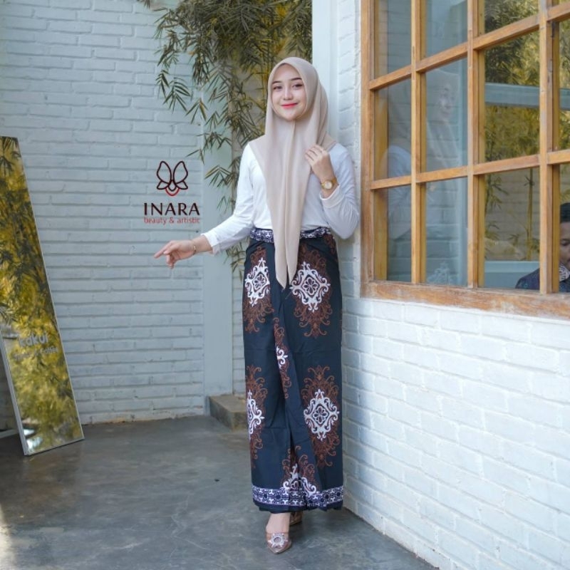 Sarongku.id - Sarung Batik Inara Motif#5 Hitam Motif Coklat Putih Batik Kekinian