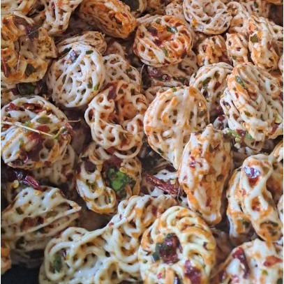 

Nyonya Beling Kerupuk Kering Rafael Pedas Daun Jeruk 250 Gram