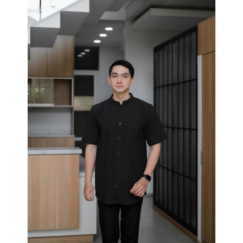 Kemeja Koko Pria Linen Lengan Pendek Hitam