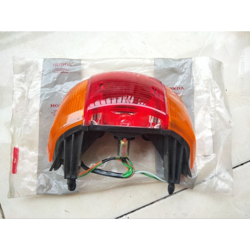 lampu belakang stoplamp Honda Supra 100 lama ori asli ORIGINAL AHM KGD 33700 kev 950