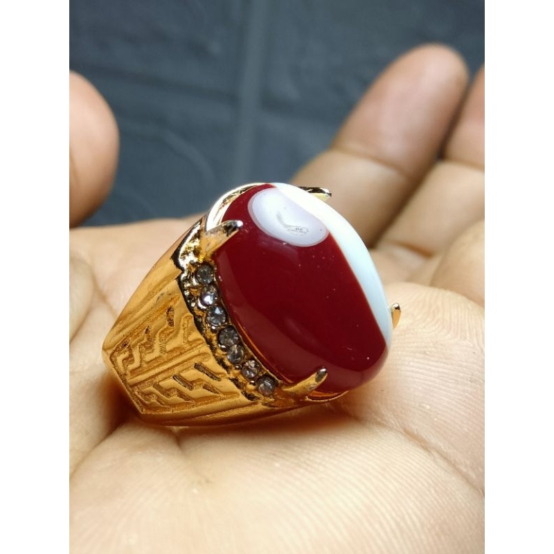 batu cincin merah putih