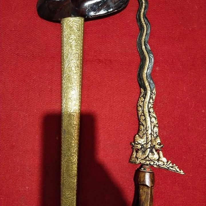 koleksi keris antik nogo kembar