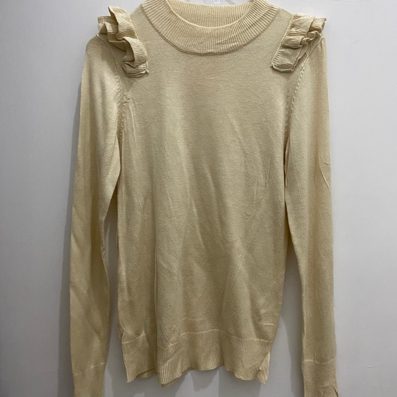 preloved knit ruffle