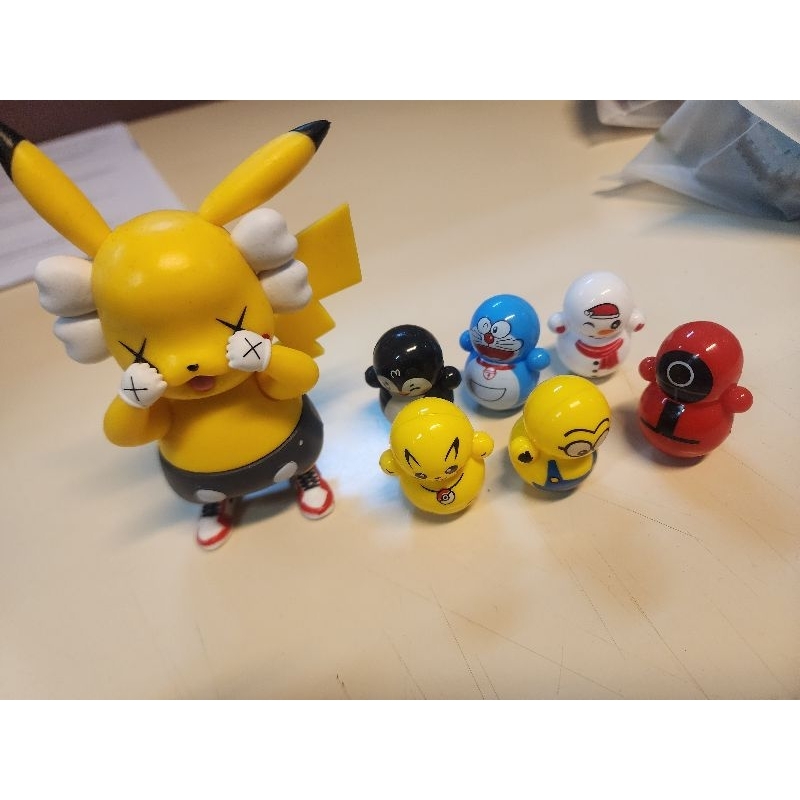 Figure Pokemon x Kaws dan Groot